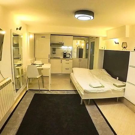 Studio With Courtyard Just Steps Away Vitosha Str Sofia Ngoại thất bức ảnh