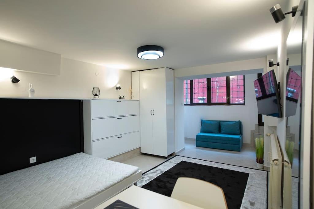 Studio With Courtyard Just Steps Away Vitosha Str Sofia Ngoại thất bức ảnh